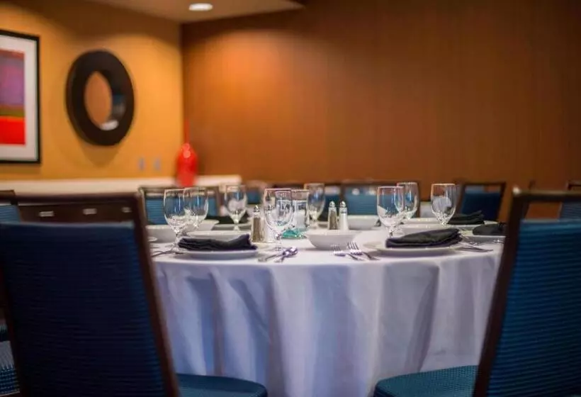 ホテル Courtyard By Marriott Columbus