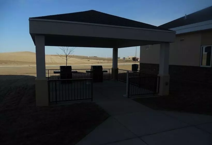 هتل Hawthorn Extended Stay By Wyndham Dickinson