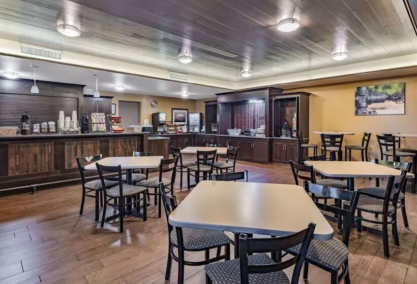 هتل Hawthorn Extended Stay By Wyndham Dickinson