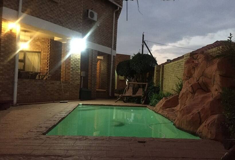 Hotel Lapeng Village