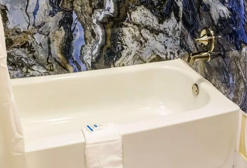 בית מלון כפרי Rodeway Inn