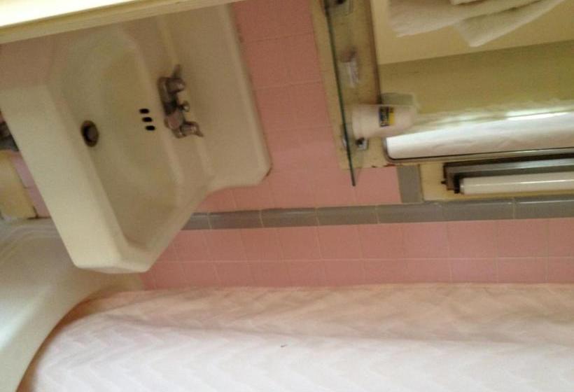 בית מלון כפרי Hatfield Inn