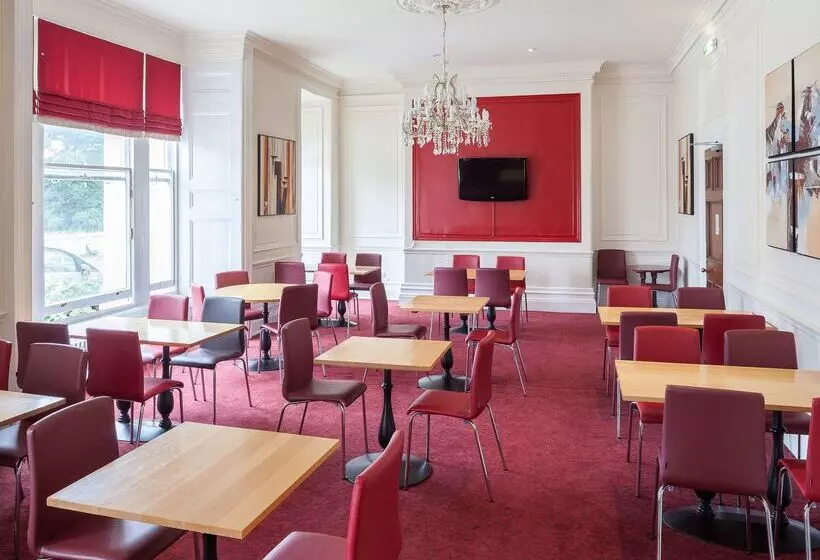 Отель Travelodge Tunbridge Wells