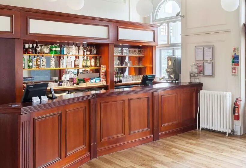 Отель Travelodge Tunbridge Wells