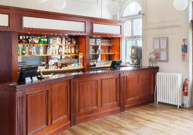 Отель Travelodge Tunbridge Wells