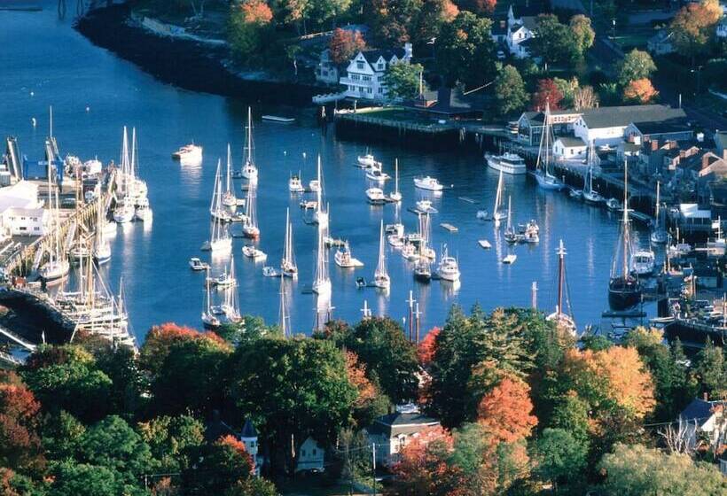 בית מלון כפרי Youngtown Inn & Restaurant