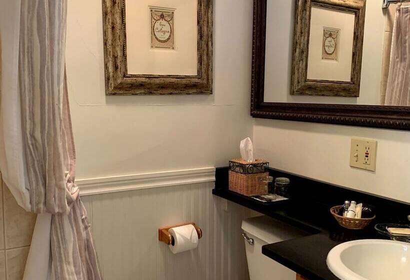 בית מלון כפרי Youngtown Inn & Restaurant