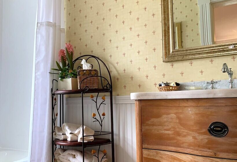 בית מלון כפרי Youngtown Inn & Restaurant