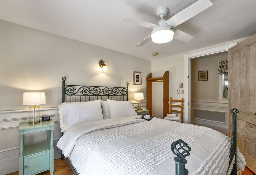 בית מלון כפרי Youngtown Inn & Restaurant