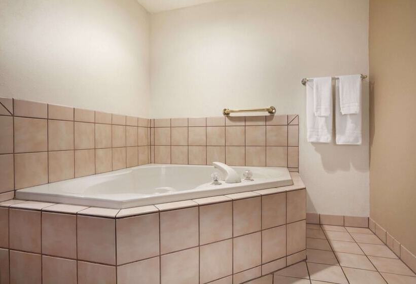 مُتل Super 8 By Wyndham Williston Nd