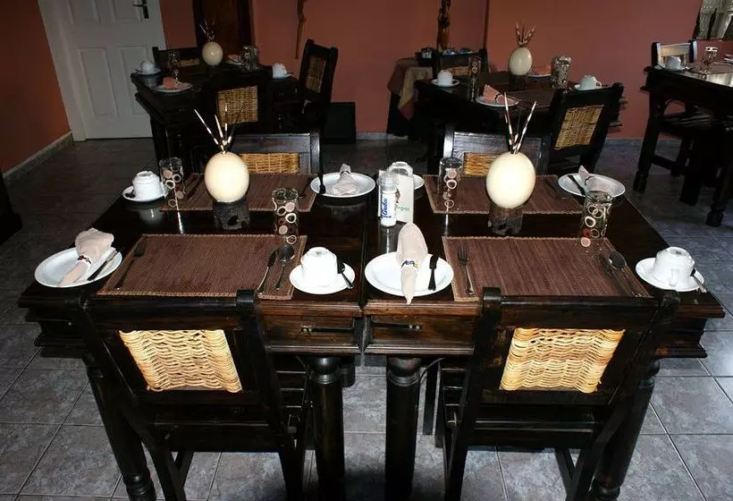 膳宿费 Africa Regent Guest House