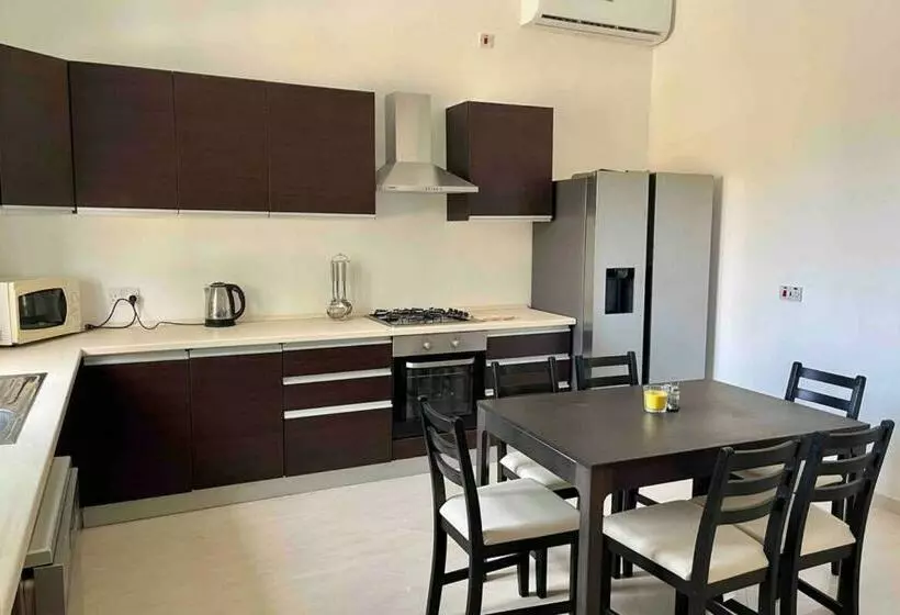 3 Bedroom With Backyard Hosted By Sweetstay