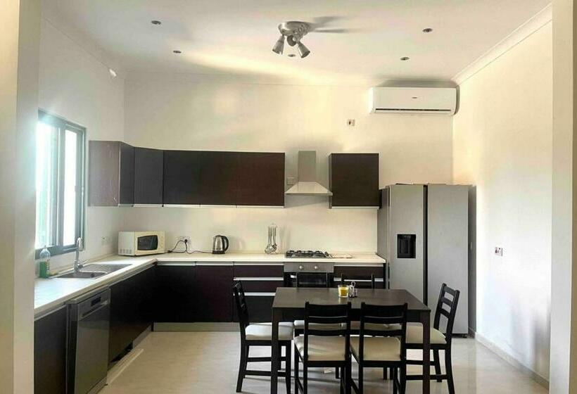 3 Bedroom With Backyard Hosted By Sweetstay