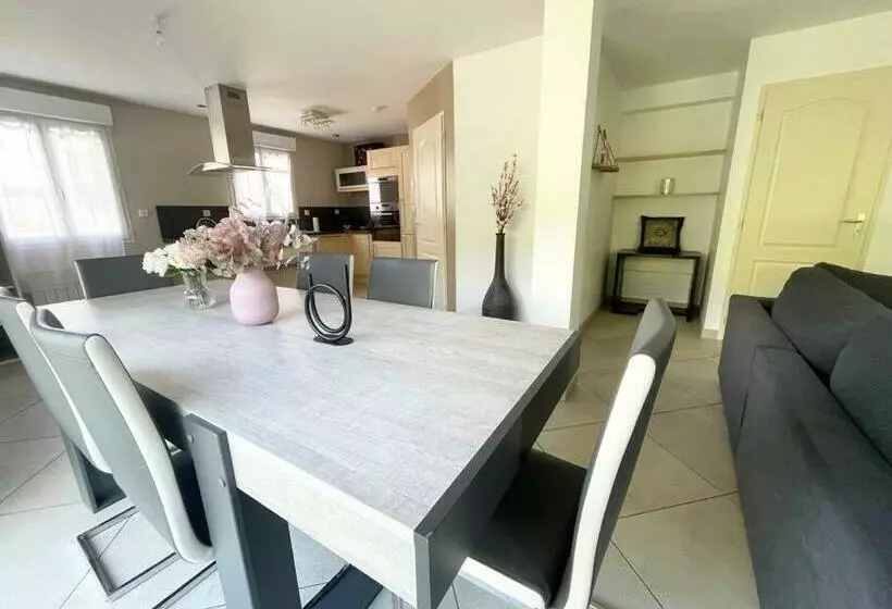 Agréable Et Grande Maison Avec Parking + Jardin