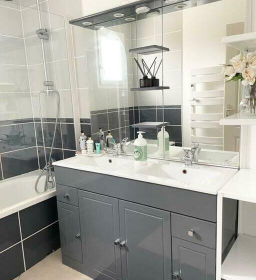 Agréable Et Grande Maison Avec Parking + Jardin