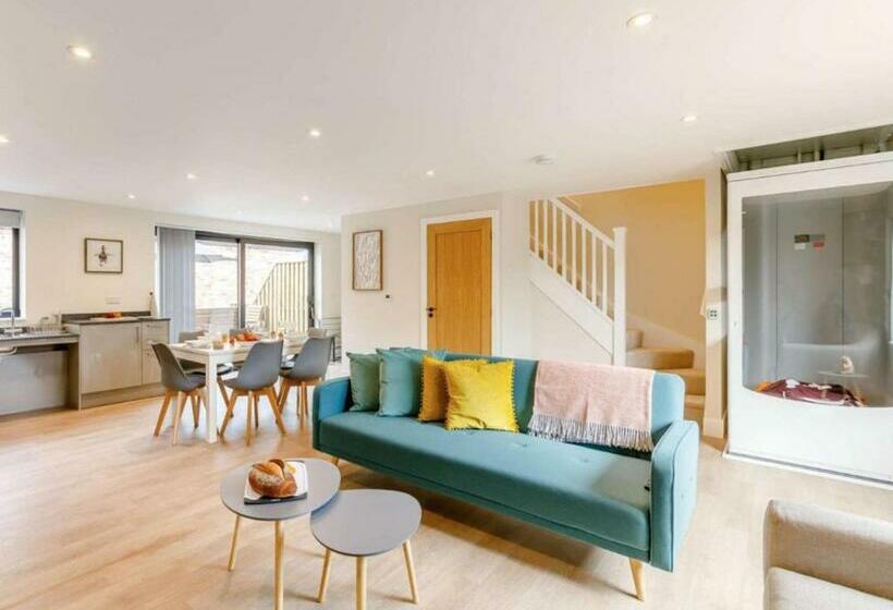 Buck Cottage Disabled Adapted 3 Bed Cottage