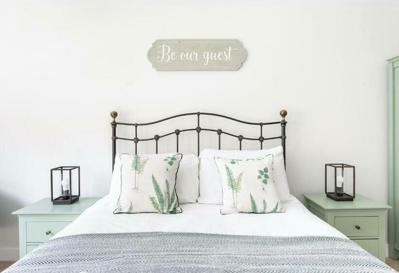 Market Apartment By Creative Stays