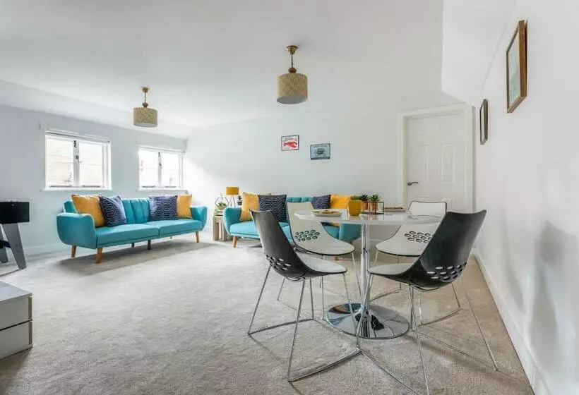 Market Apartment By Creative Stays