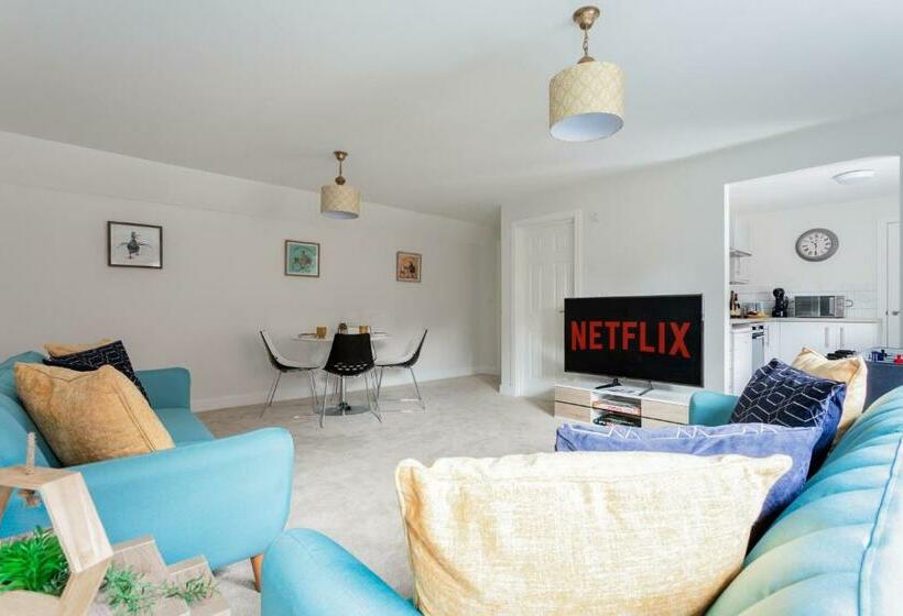 Market Apartment By Creative Stays