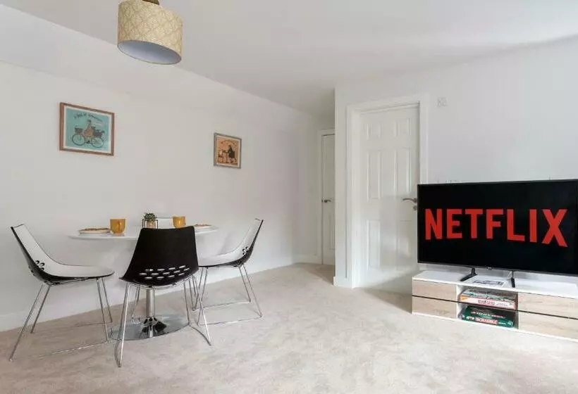 Market Apartment By Creative Stays