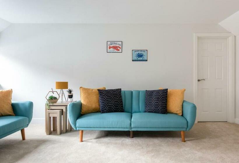 Market Apartment By Creative Stays