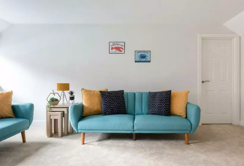 Market Apartment By Creative Stays