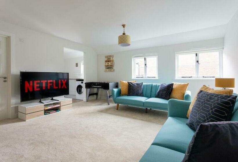 Market Apartment By Creative Stays