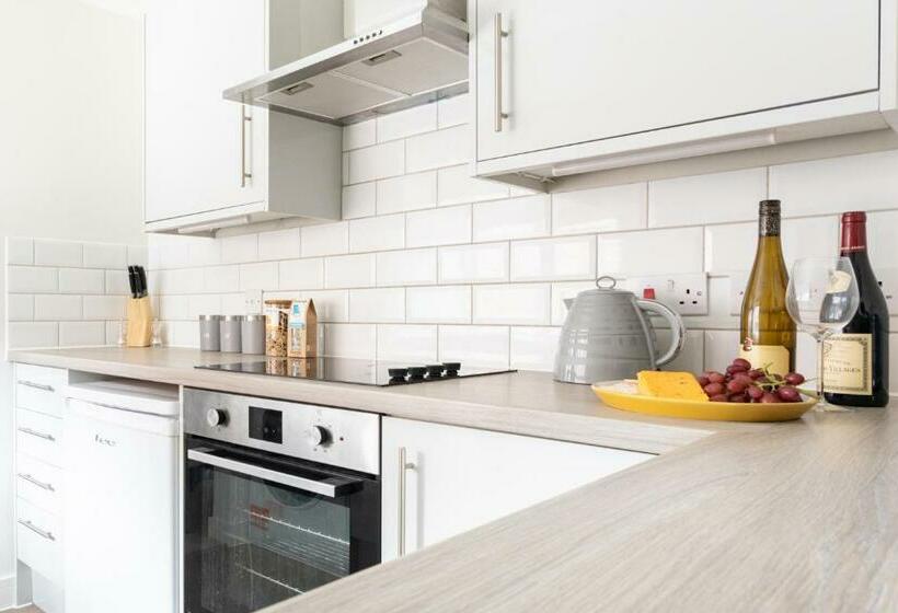 Market Apartment By Creative Stays