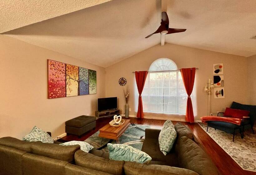 Spacious Corporate Condo   2bd/2ba