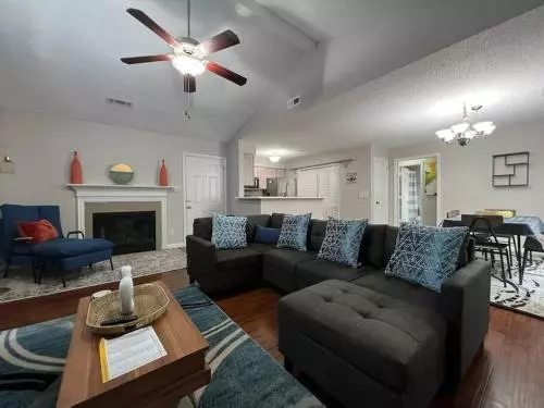 Spacious Corporate Condo   2bd/2ba