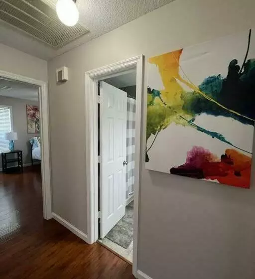 Spacious Corporate Condo   2bd/2ba