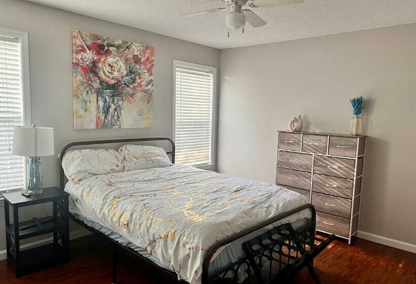 Spacious Corporate Condo   2bd/2ba