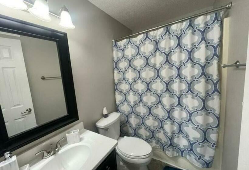 Spacious Corporate Condo   2bd/2ba