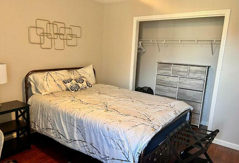 Spacious Corporate Condo   2bd/2ba