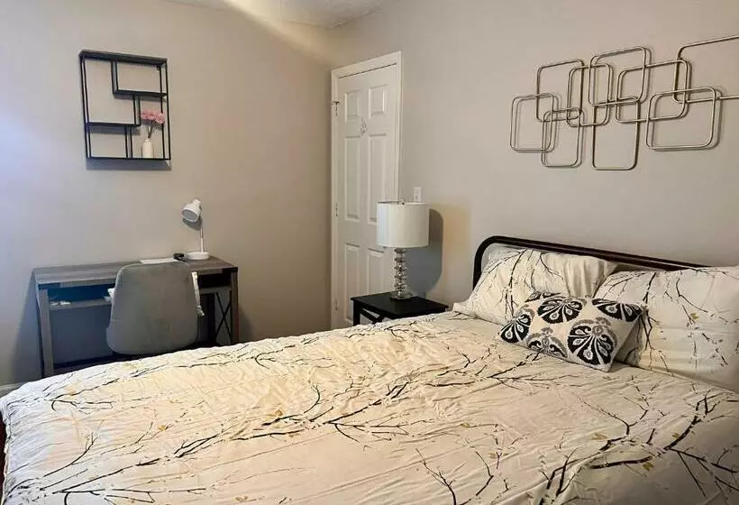 Spacious Corporate Condo   2bd/2ba