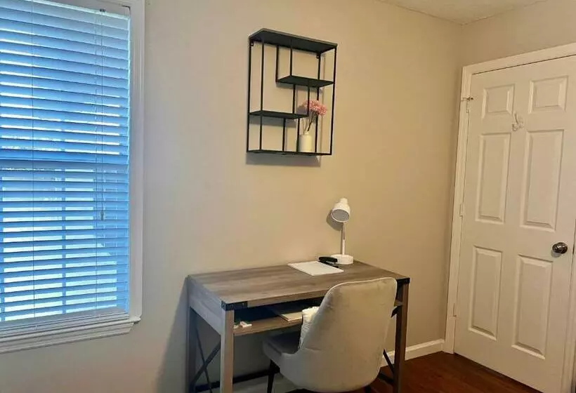 Spacious Corporate Condo   2bd/2ba