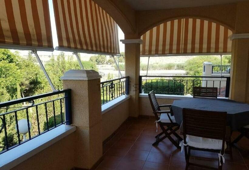 Apartamento En Mil Palmeras Ref. 052