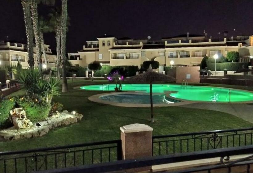 Apartamento En Mil Palmeras Ref. 052