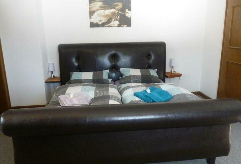 2 Zimmerwohnung Mit Küche U. Bad