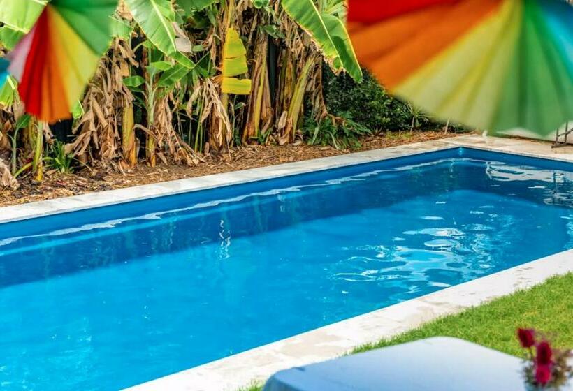 Oxley Private Heated Mineral Pool & Private Home