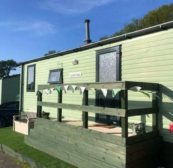 Cosy Holiday Caravan Minutes From The Beach