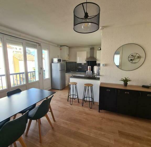 T2 Rénové Avec Parking Gratuit Sur Place