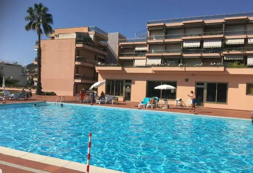 Apartment In Residence Baiasole