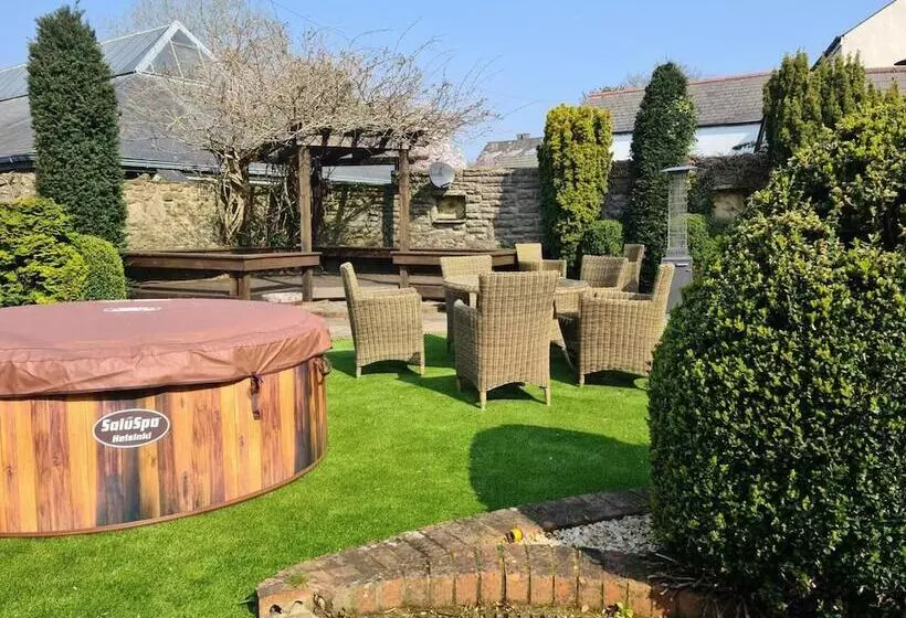 Remarkable 4 Bed Cottage In Cearleon