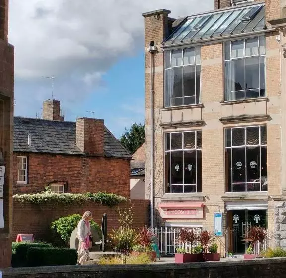 Stunning 2 Bed Listed Apartment In Taunton S Historic Centre