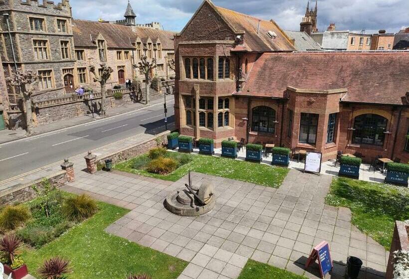 Stunning 2 Bed Listed Apartment In Taunton S Historic Centre