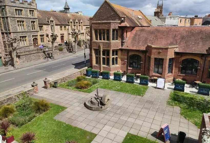 Stunning 2 Bed Listed Apartment In Taunton S Historic Centre