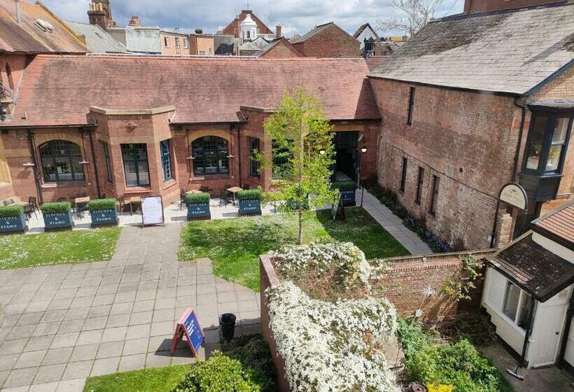 Stunning 2 Bed Listed Apartment In Taunton S Historic Centre