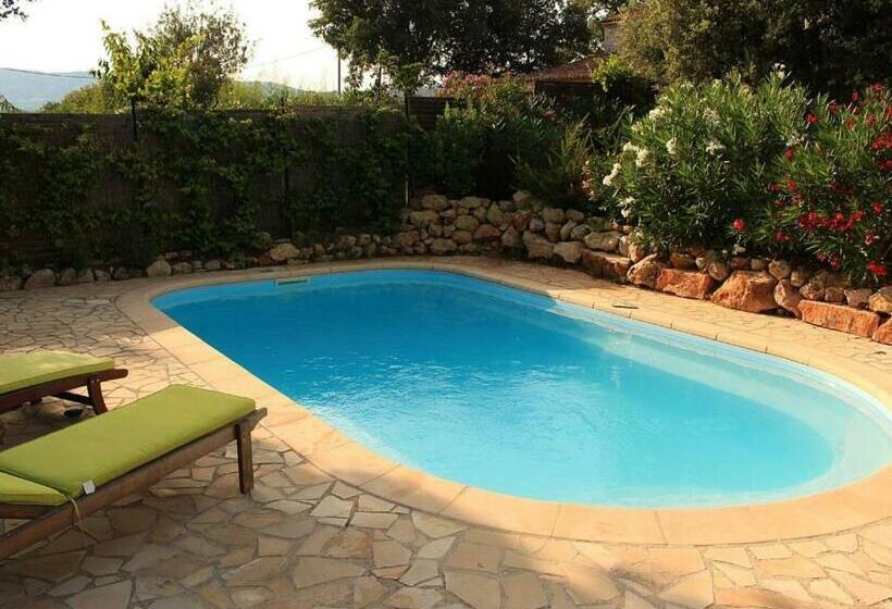 Stunning Cottage With Pool In Provence France