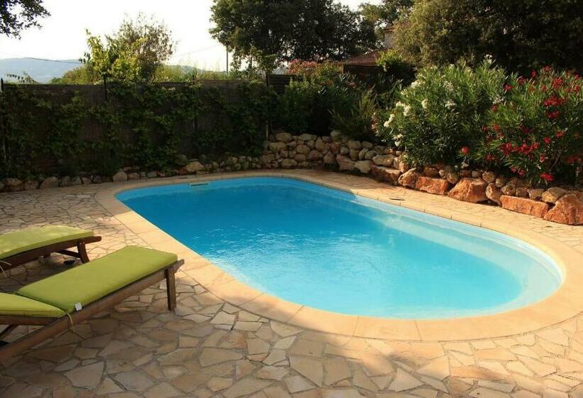 Stunning Cottage With Pool In Provence France